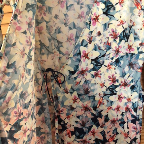 BCBG Max Azria Floral Wrap Dress Size XS - Picture 4 of 4